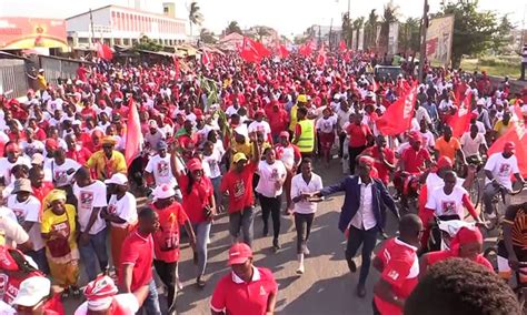 Quelimane Membros E Simpatizantes Da Frelimo Marcham Em Comemora O Da