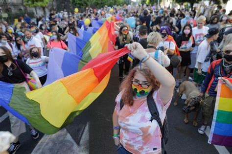 Galerie Foto Bucharest Pride peste așteptări Mii de oameni la parada gay din centrul