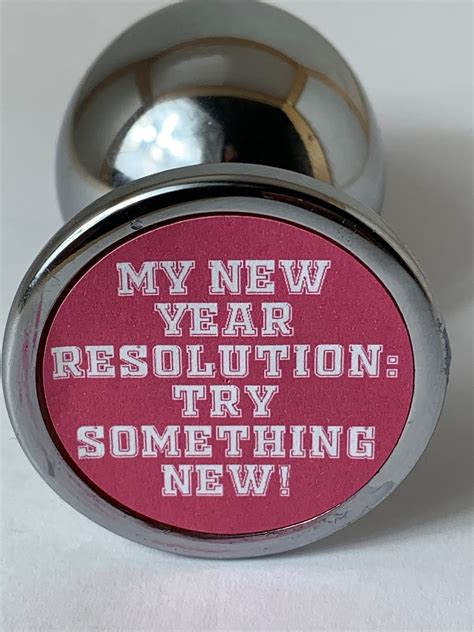 Grand plug anal du Nouvel An pour la femme sexy qui dit Ma résolution pour le Nouvel An