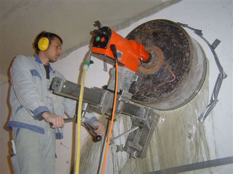 Бурение отверстий алмазными коронками в бетонных перекрытиях | «Буромания»