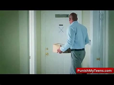 Sumisa Muestra El Paquete Misterioso Con Alex Moore Vid XVIDEOS