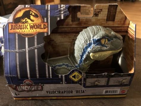 Jurassic World Dominion Uncaged Rowdy Roars Velociraptor Beta