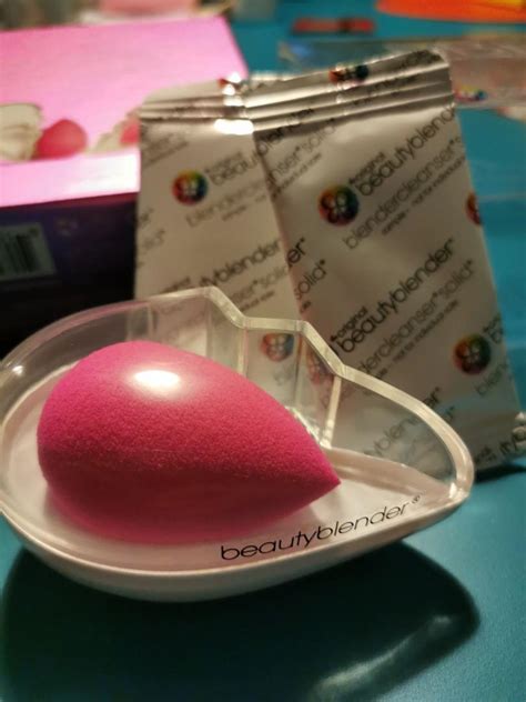 Brand New Beautyblender Hot Pink Beauty Personal Care Face Makeup