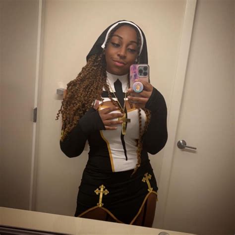 Jazz twerking on stream in a bit better quality lol, not much but I ...