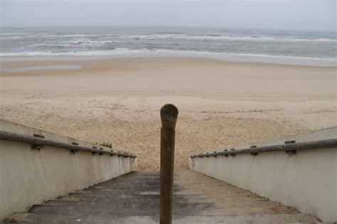 Marinha Grande Câmara realiza conservação do Paredão da Praia da