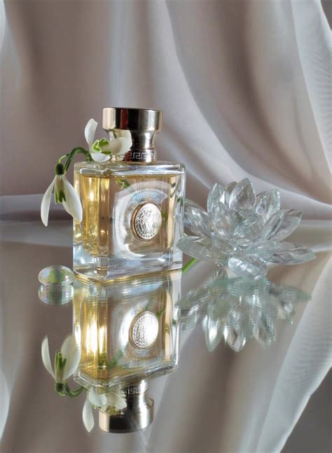 Versace Pour Femme Versace parfem - parfem za žene 2007