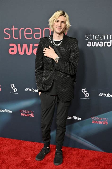 xQc Net Worth | Girlfriend - Famous People Today