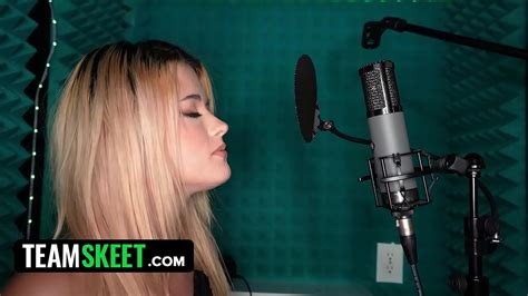 My Friend Watched Me Try Anal Sex For The First Time Xnxx