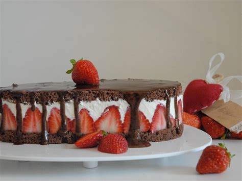 Drip Naked Cake Cioccolato E Fragole Il Dolce Di Alice