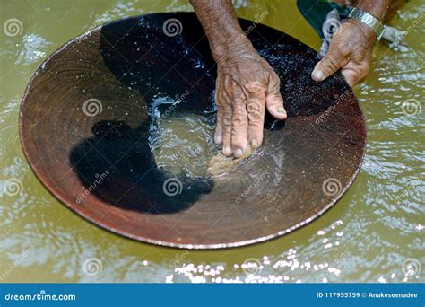 gold digging  thailand stock image image  digging
