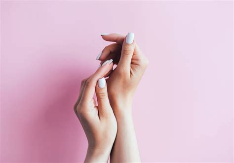 Voici la couleur de vernis idéale pour une manucure nude parfaite Elle