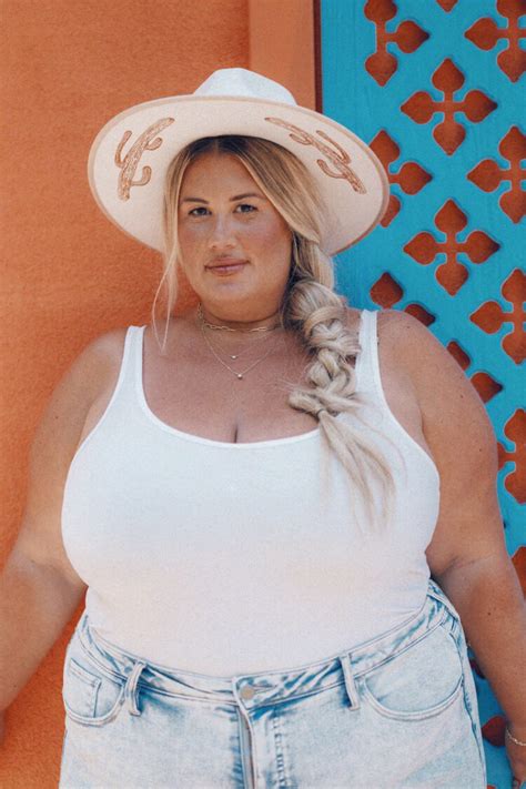 9 Hot Sexy Annie Oakley Bikini Pics