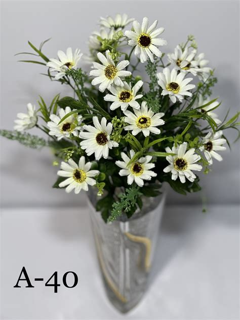 Искусственный букет. разноцветная ромашка