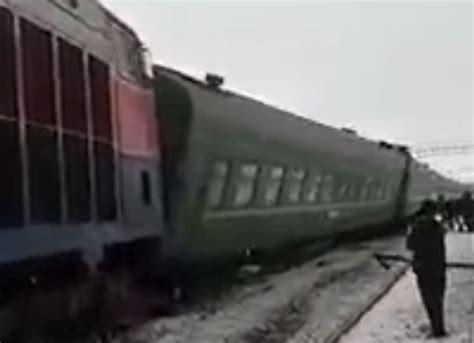 В Казахстане поезд "Бишкек-Самара" столкнулся с маневровым локомотивом ...