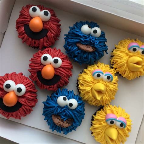 Elmo Cookie Monster And Sesame Street Fondant And Buttercream Cupcakes