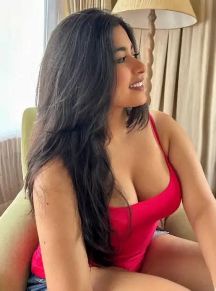 Nikita Sharma Sizzling Hot Pics And Photos