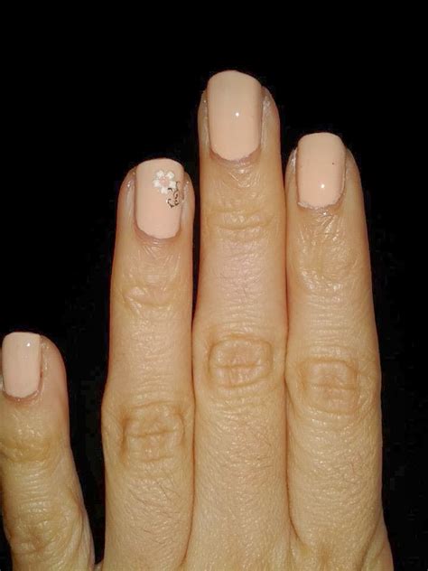 Dire Fare Truccare Smalto Pupa Skin Color Vs Essence Nude Glam