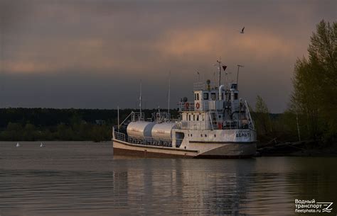 Дельта — Фото — Водный транспорт