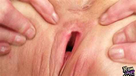 Amateur Mom Experimenting With Other Mom Porn Videos