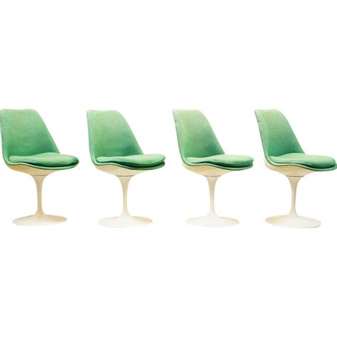 Lot De 4 Chaises Vintage Tulipe En Plastique Abs Et Tissu Par Eero