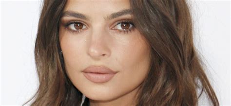 Emily Ratajkowski Looks Unhappy In Birthday Bikini In Her Bathroom Vippiy