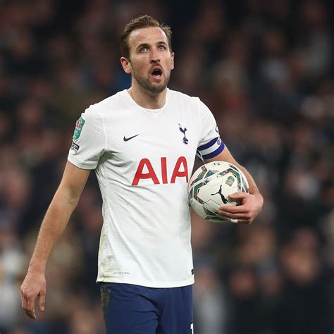 kane senses opportunity  spurs  man utd
