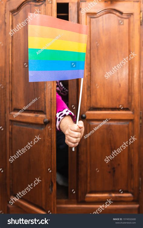 Gay closet 668点を超えるロイヤリティフリーでライセンス可能な写真素材 Shutterstock
