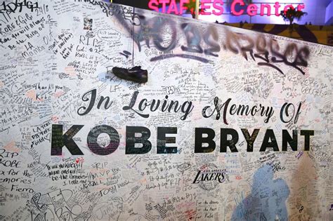 Lo Staples Center Omaggia Kobe Bryant L Ultimo Saluto Alla Leggenda