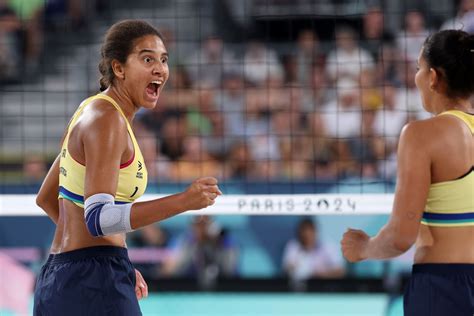 Ana Patrícia e Duda vencem e avançam às quartas do vôlei de praia