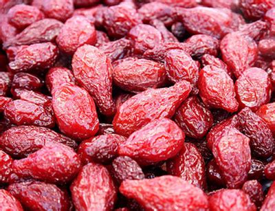 Кизил: полезные свойства, состав и применение