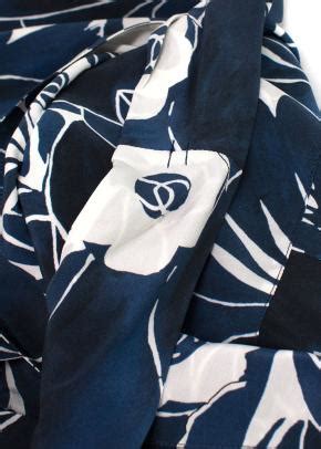 Chanel Blue White Camellia Silk Pussy Bow Blouse XS Hardly Ever Worn It