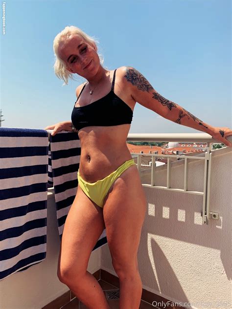 Izzy Nude OnlyFans Leaks Fappening FappeningBook