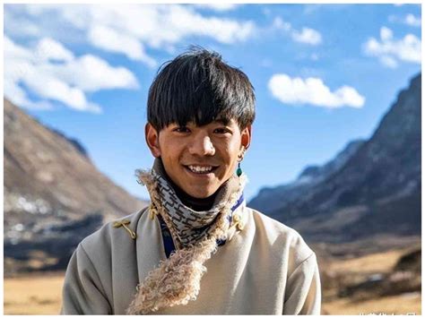 Từ chàng chăn bò chân quê gây bão MXH hot boy Tây Tạng giờ đã khác xưa