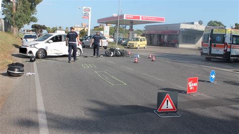 Pontina Vecchia Incidente Tra Scooter E Auto Ad Ardea Morto Enne Di