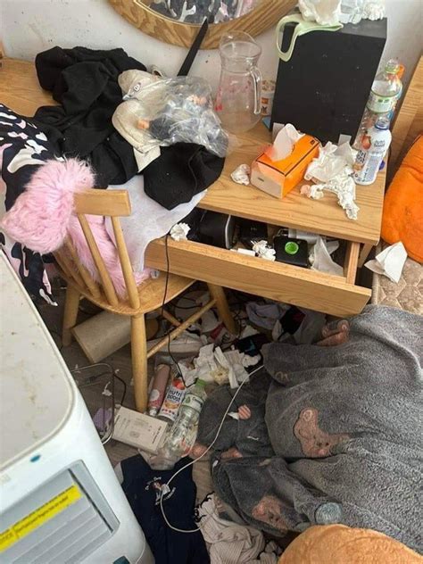 Kinh hoàng căn phòng trọ của hot girl người lúc nào cũng thơm phức