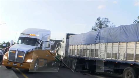 Tráiler sin Frenos se Impacta con Camioneta en Jalisco Hay Siete