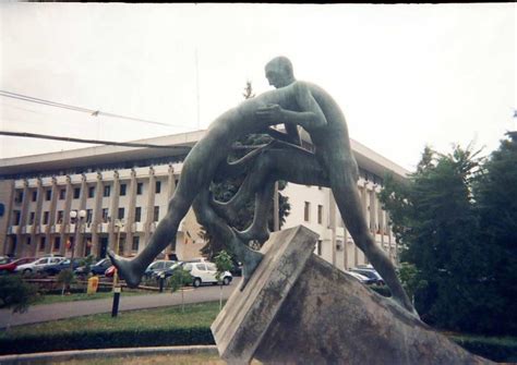 Galeria Pasager Monument Caderea De Pe Soclu Constanta