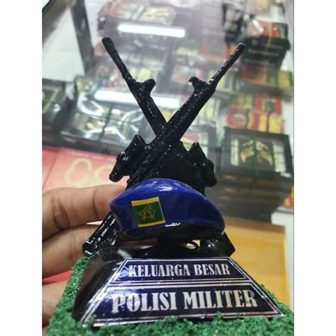Jual Miniatur Baret Polisi Militer Tembak Patung Miniatur Mobil Army Senjata Pajangan Figure