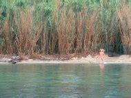 Naked Doris Thomas In Les Sous Dou S En Vacances