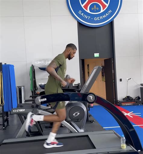 La Photo Incroyable De La Blessure De Kimpembe Paris Supporters