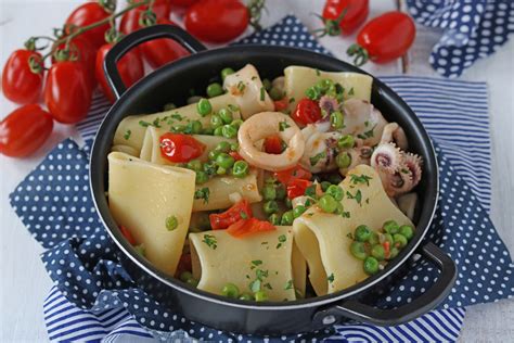 Pasta Calamari E Piselli Con Pomodorini Primo Piatto