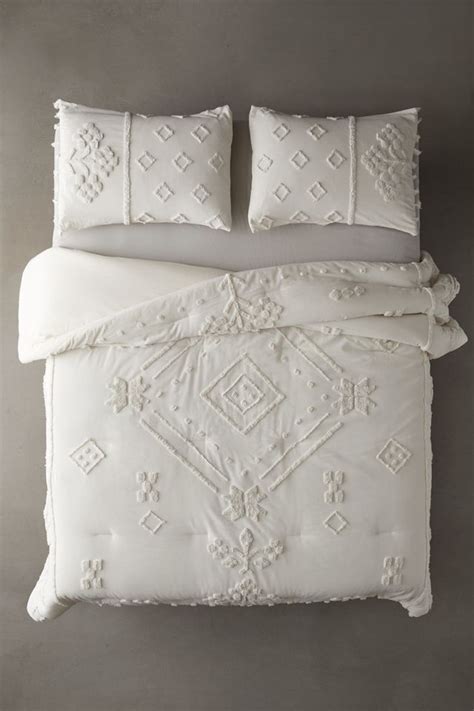 Maggie Boho Tufted Comforter | Urban outfitters bedroom, Duvet cover ...
