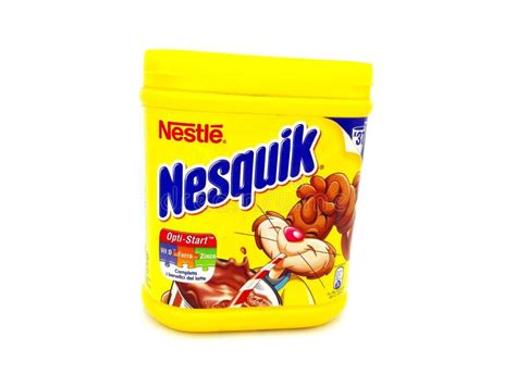 Tazza Con Il Latte Al Cioccolato Di Nesquik Immagine Stock Editoriale