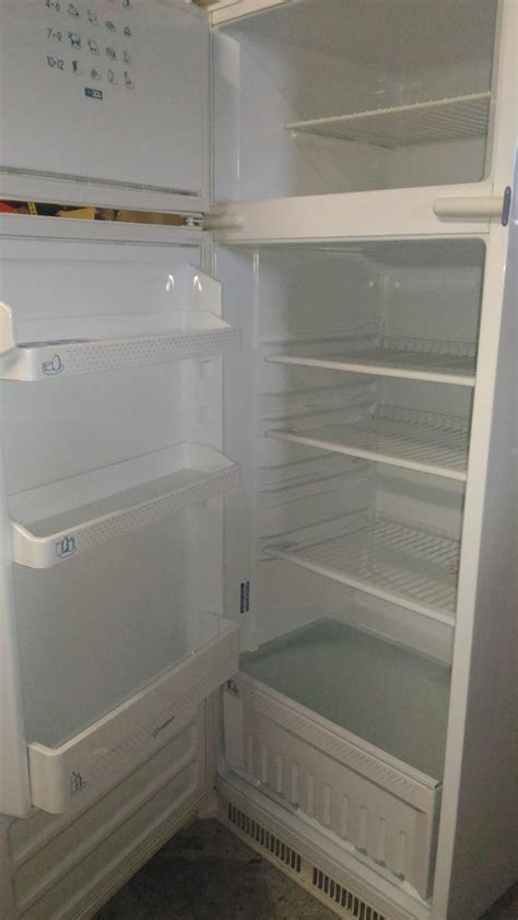 Einbau - Kühl - Gefrierschrank Indesit GD 230 in 83569 Vogtareuth for € ...