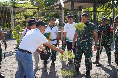 Peduli Lingkungan Pln Uip Nusra Gelar Tanam Pohon Hingga Bersihkan