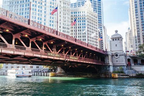 Premium Photo | Dusable bridge in chicago in usa