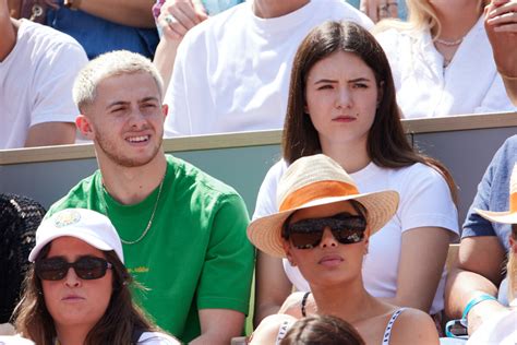 Photo Michou Et Sa Compagne Elsa Bois Dans Les Tribunes Lors Des