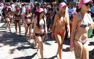 Australian Bikini Parade Set A New Guinness World Record BleskOn