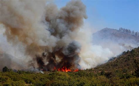 Declaran Alerta Roja Por Incendio Forestal Que Permanece Activo En La