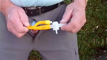 Il Catetere Svuota La Vescica Al Campo Da Golf Di Pinky Xvideos